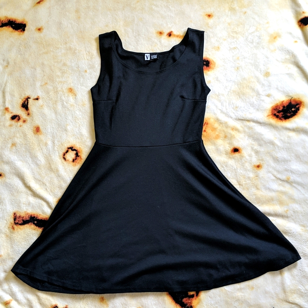 Vibe Sportswear Black Dress, Medium